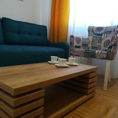 アパート Dunja ヴァリェヴォ